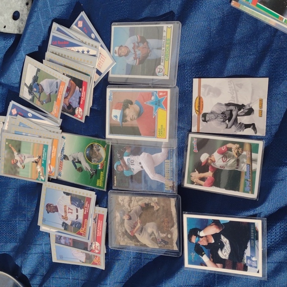 Assorted Baseball Trading Cards Collection - Picture 3 of 3